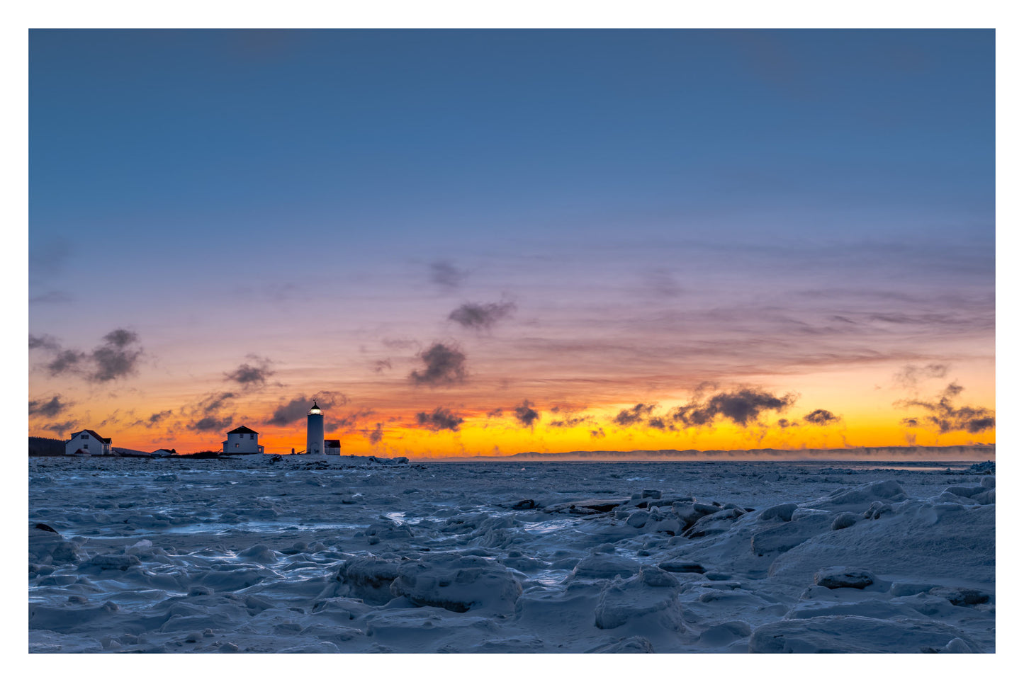 Brume de mer au phare (17x22 Black Frame)