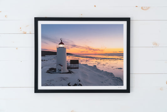 Glaces sur le fleuve au phare (17x22 Black Frame)