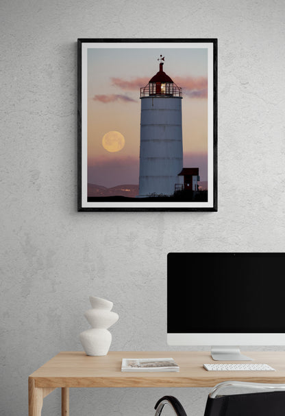 Phare au coucher de pleine lune