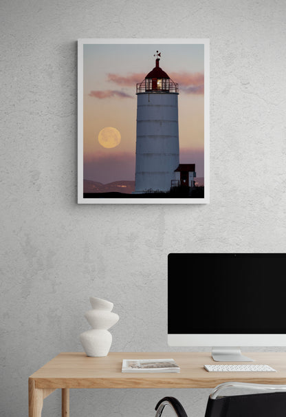 Phare au coucher de pleine lune