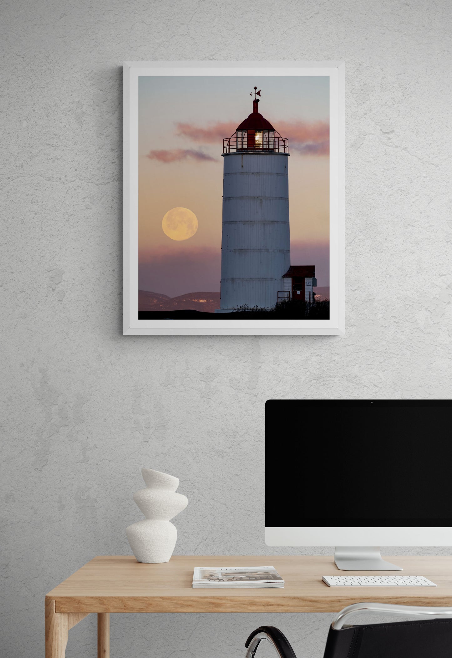 Phare au coucher de pleine lune