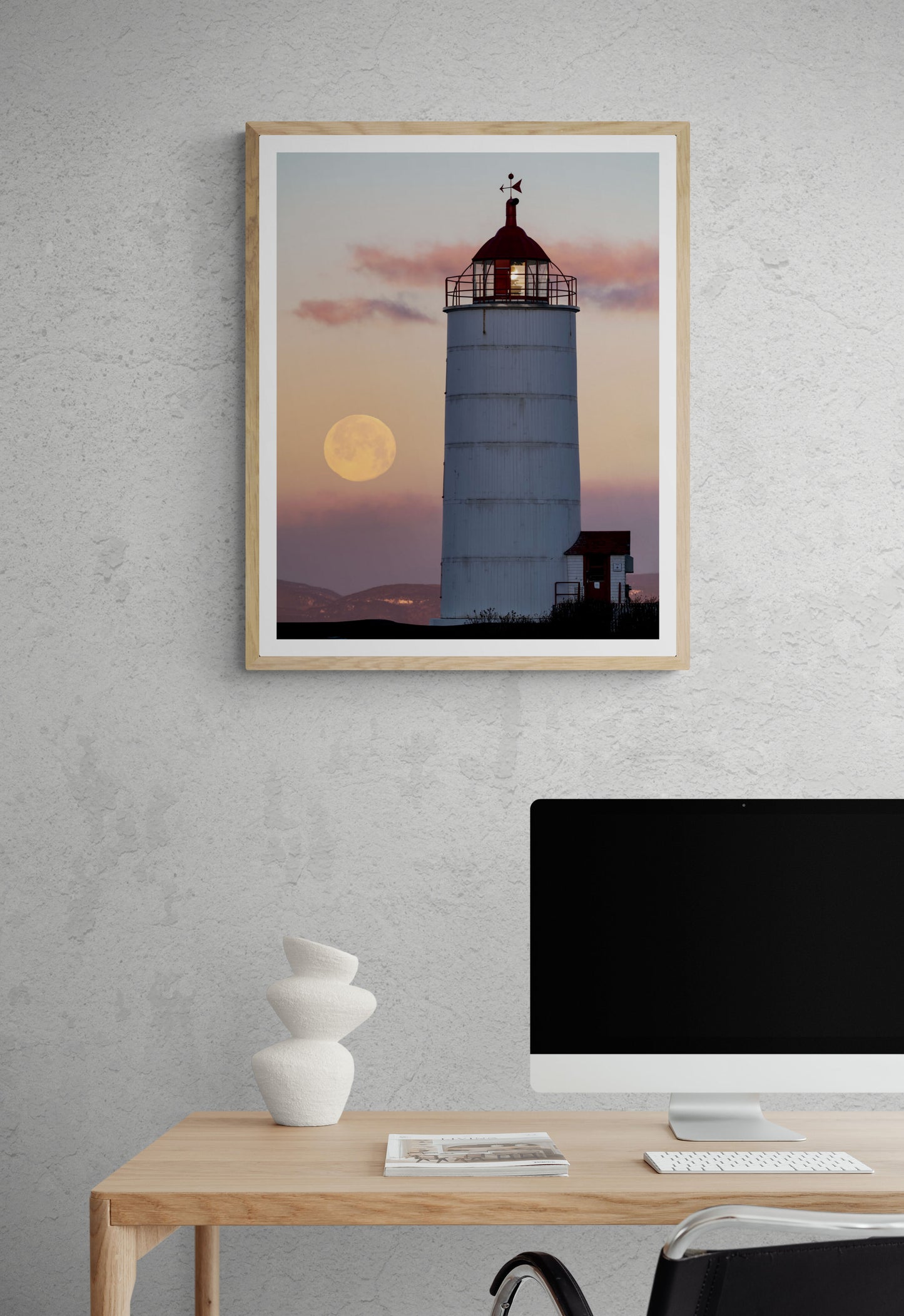 Phare au coucher de pleine lune